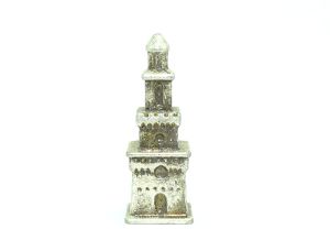 Berühmte Sehenswürdigkeiten von Galbani. Staffelturm (Metallfigur)