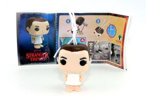 Eleven aus der Serie Stranger Things mit Zettel und Bädchen (Kennung VC269)