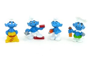 Vier Schlumpf Figuren aus dem Maxi Ei von Ferrero