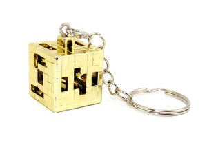 Ein eleganter Schlüsselanhänger im Stil des ikonischen Goldblocks aus Minecraft