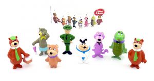 Figurensatz von Yogi Bear. Alle 8 Figuren der Serie und ein Beipackzettel [Firma Zaini]