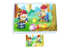 Zunft der Zwerge Puzzleecke mit Beipackzettel aus Europa. Motiv: Schmied Eisenbart und  Töpfer Toni