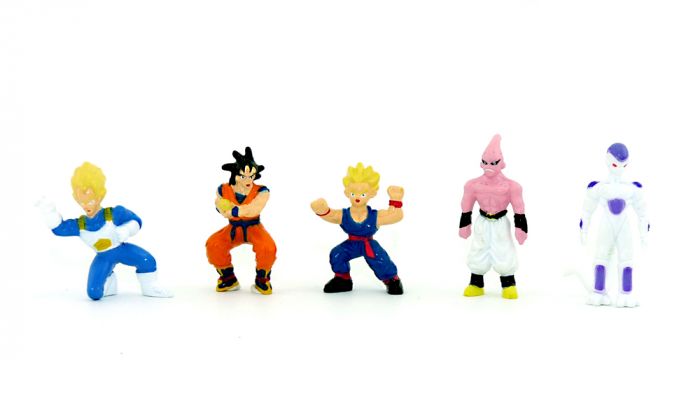 Dragon Ball Figurensatz mit 5 Figuren. Größe der Figuren 35mm bis 45mm.