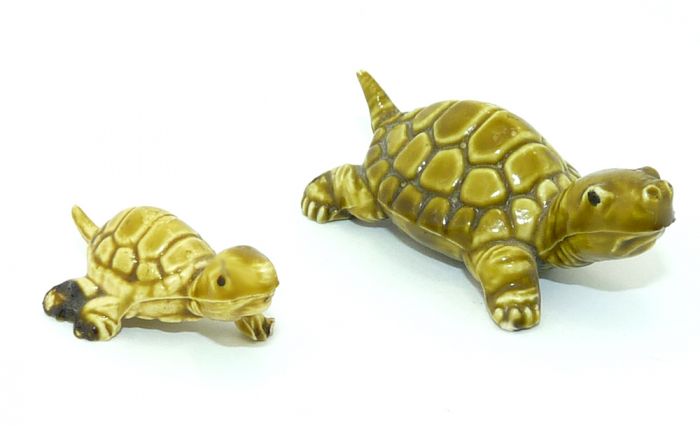 Große und kleine Schildkröte in olivgrün (Alte Ü-Ei Figuren)